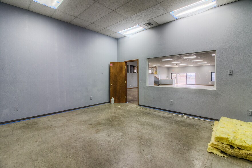 More Photos Of 501 Stover Rd, Grandview Industrial For Sale