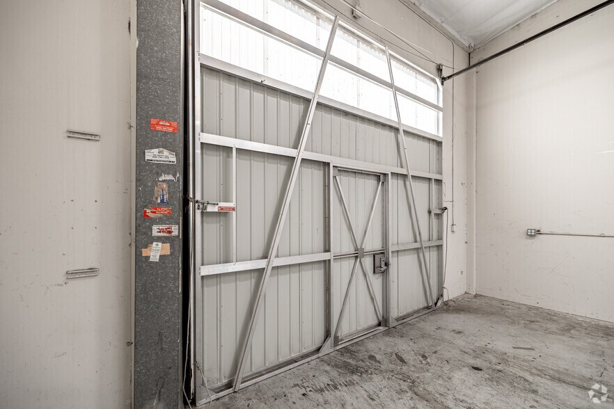 More Photos Of 350 E Orangethorpe Ave, Placentia Warehouse For Lease