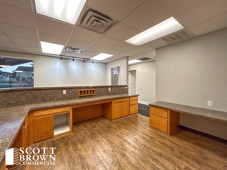 More Photos Of 638 Londonderry Ln, Denton Medical For Sale