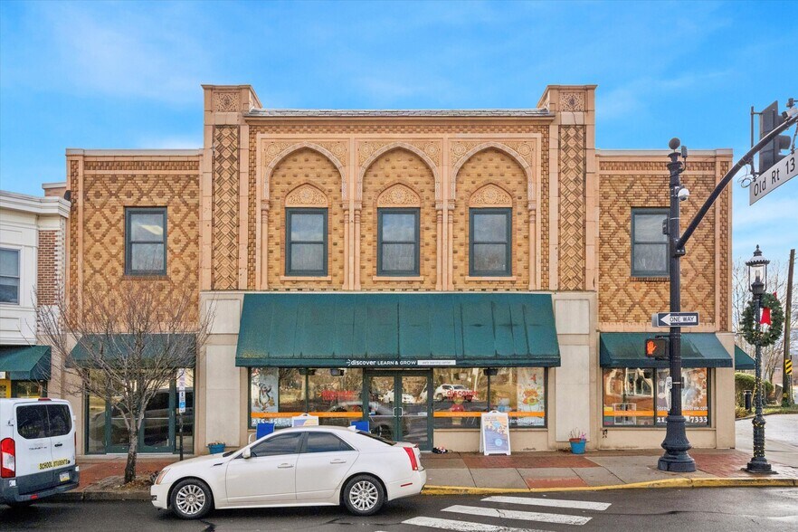 Primary Photo Of 422 Mill St, Bristol Office For Sale