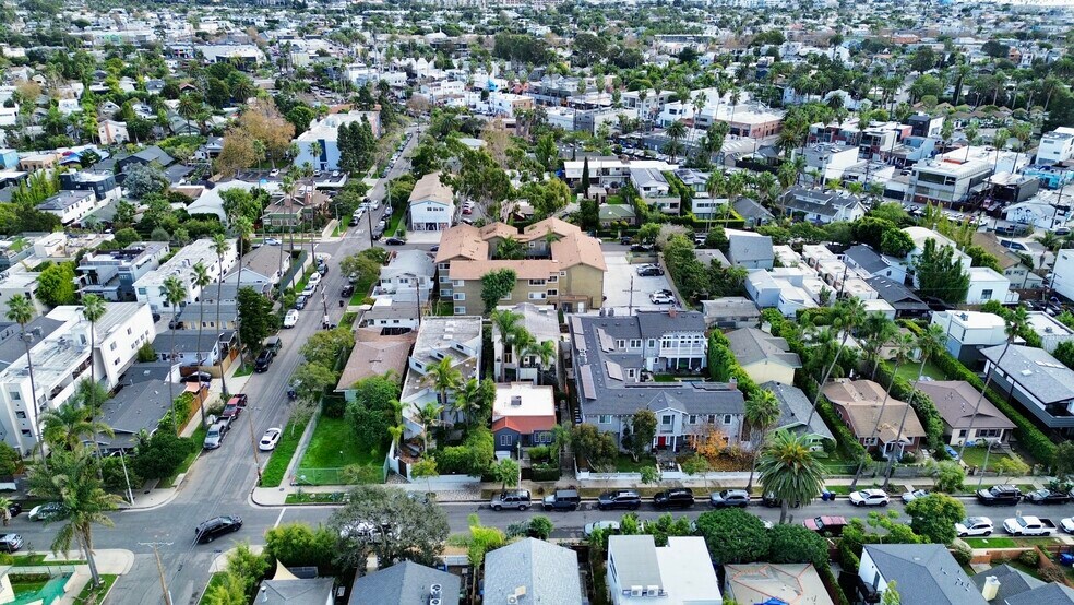 More Photos Of 558 San Juan Ave, Venice Apartments For Sale