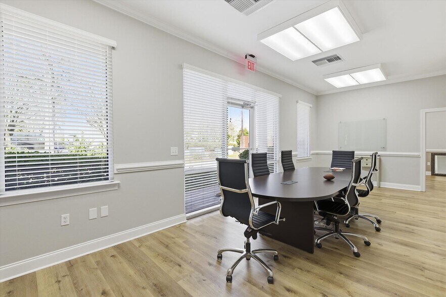 More Photos Of 1574 Village Square Blvd, Tallahassee Office For Lease