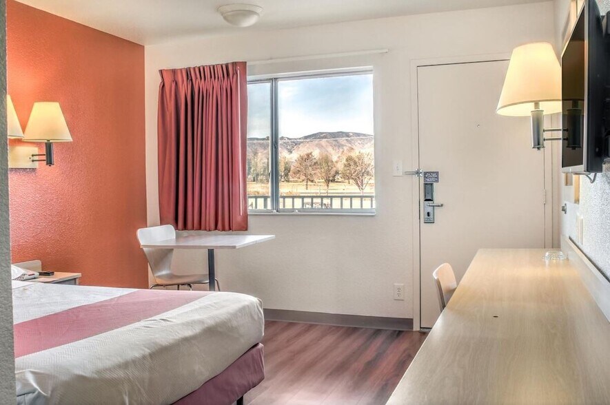 More Photos Of 16958 State Highway 58, Mojave Hotel For Sale