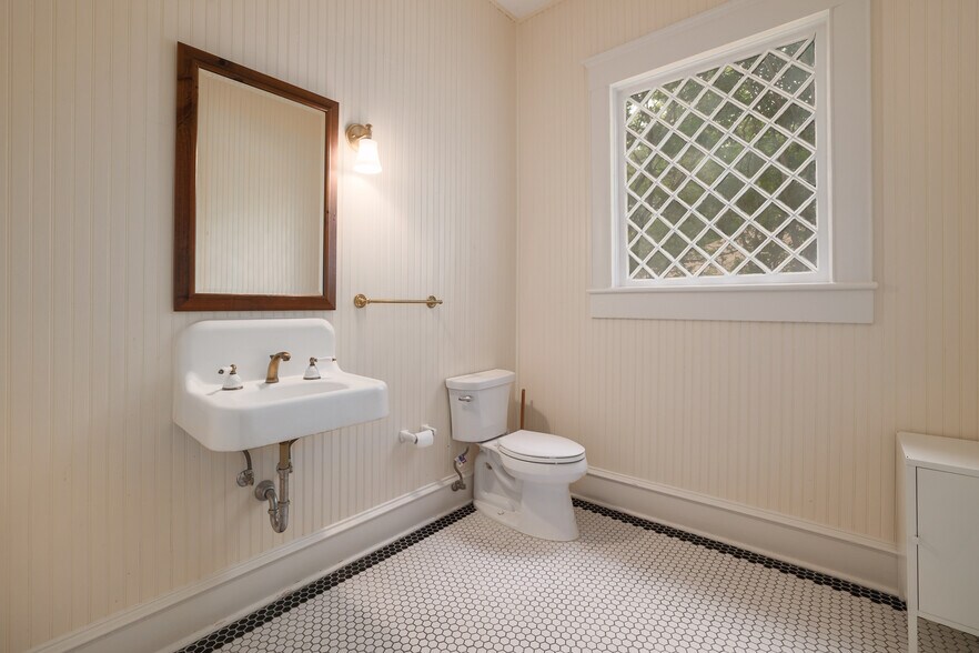 More Photos Of 602 W 13th St, Austin Office For Lease