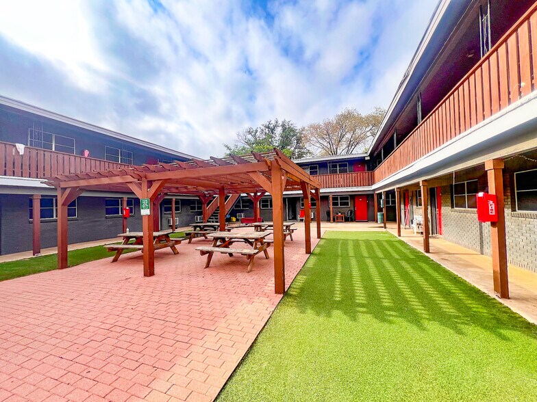 More Photos Of 1809 14th St, Lubbock Apartments For Sale