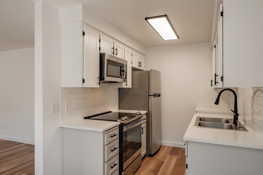 More Photos Of 175 NE Fern Ct, Dallas Apartments For Sale