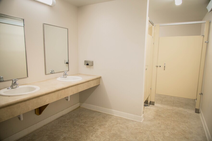 More Photos Of 120 Winston Dr, Rock Springs Office For Sale