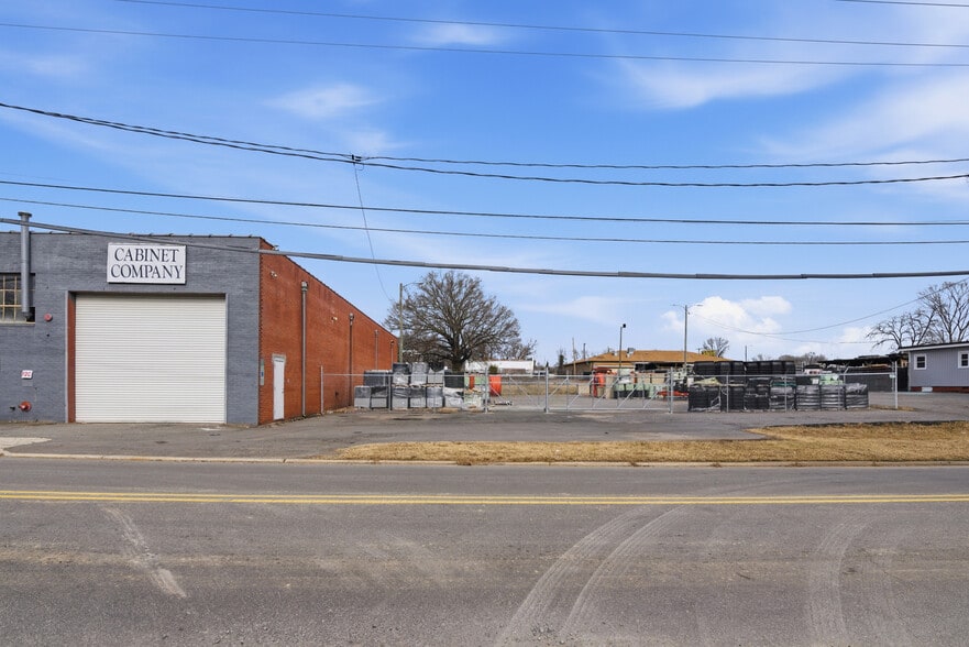 More Photos Of 226 S Linwood Rd, Gastonia Warehouse For Sale