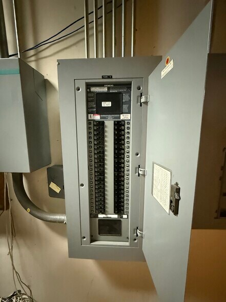 More Photos Of 3910 W Camp Wisdom Rd, Dallas Storefront For Sale