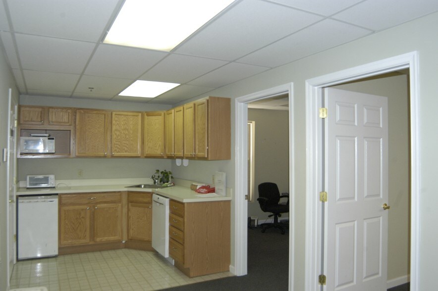 More Photos Of 8178 Lark Brown Rd, Elkridge Medical For Lease