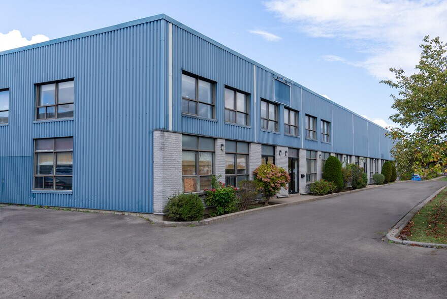 Primary Photo Of 155-165 Av Labrosse, Pointe-claire Warehouse For Lease