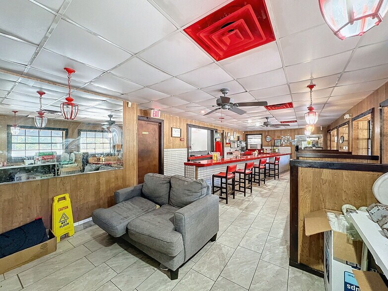 More Photos Of 15525 Shady Hills Rd, Spring Hill Restaurant For Sale