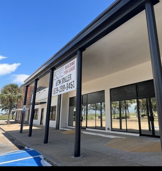 Primary Photo Of 207-213 E Park St, Freeport Office For Lease