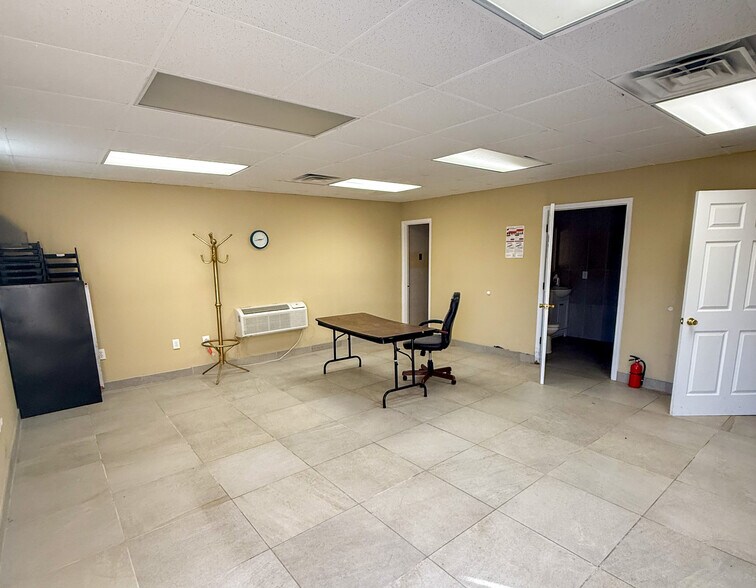 More Photos Of 1307 Putman Dr NW, Huntsville Flex For Lease