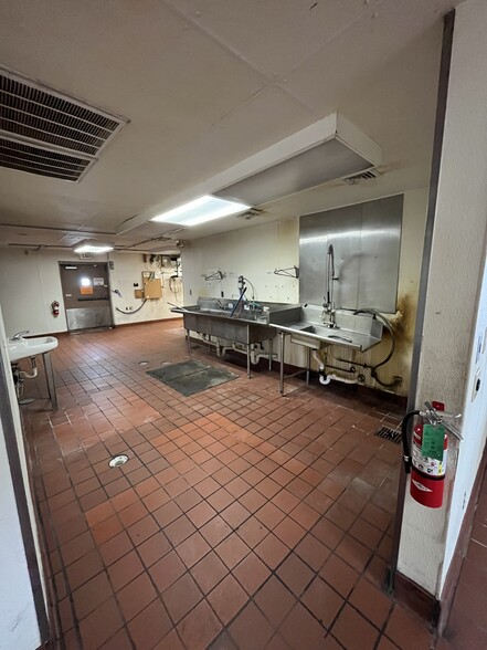 More Photos Of 124 N Chicago Ave, South Milwaukee Restaurant For Sale