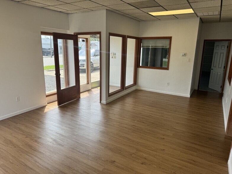 More Photos Of 232 Jersey Ave, Virginia Beach Light Distribution For Lease