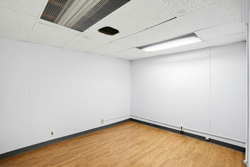 More Photos Of 14 W Saratoga St, Baltimore Office For Sale