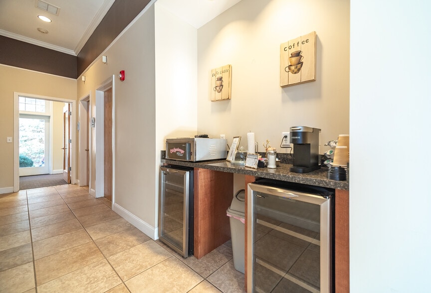 More Photos Of 30 Country Squire Dr, Cromwell Medical For Sale