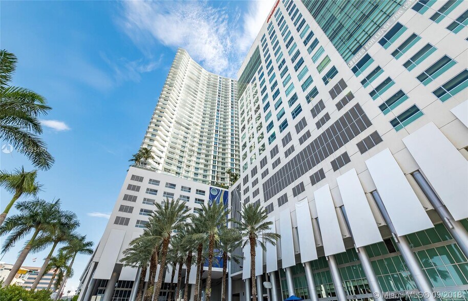 More Photos Of 175 SW 7th St, Miami Medical For Sale