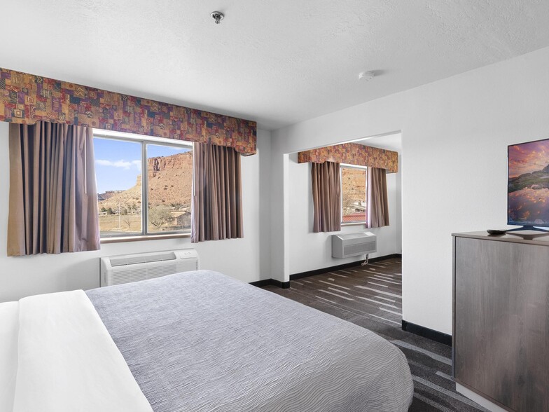More Photos Of 815 E Hwy 89, Kanab Hotel For Sale