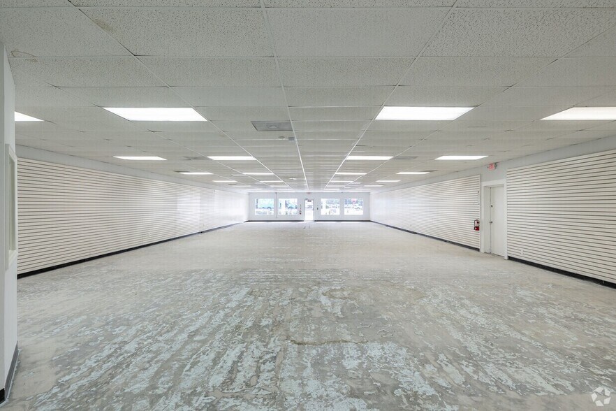 More Photos Of 14520-14540 S Tamiami Trl, Fort Myers Unknown For Lease