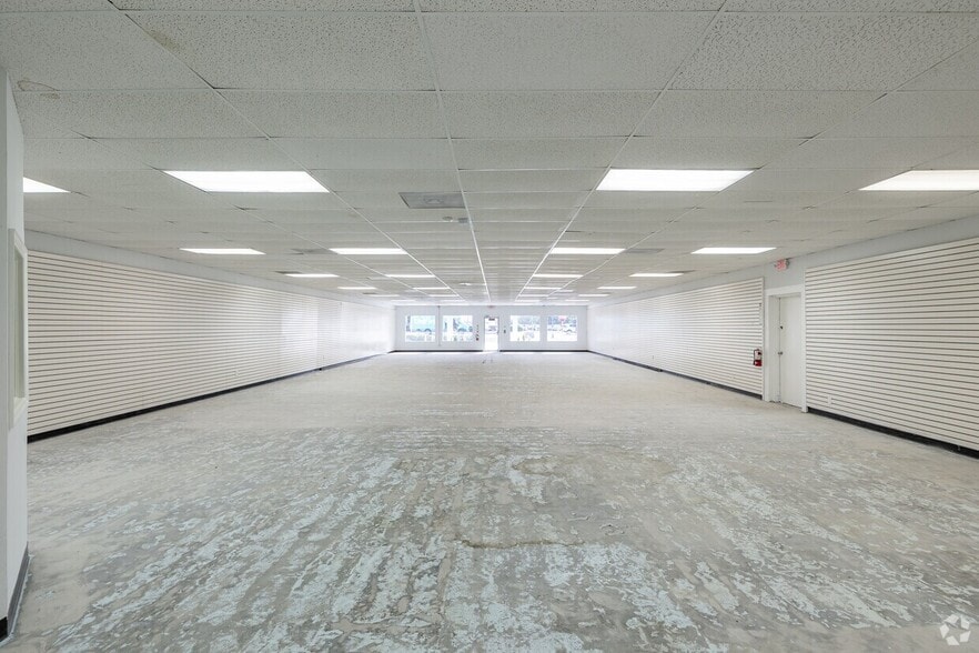 More Photos Of 14520-14540 S Tamiami Trl, Fort Myers Unknown For Lease