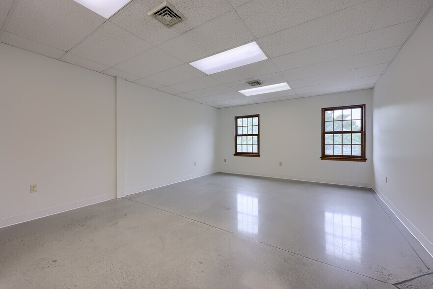 More Photos Of 9 Marietta Ave, Mount Joy Loft Creative Space For Lease