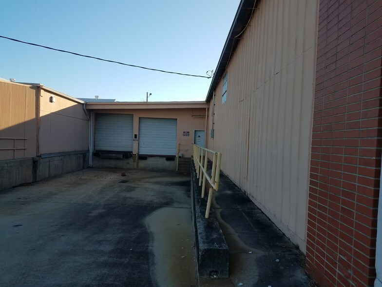 More Photos Of 1342 Webster Ave, Columbus Light Distribution For Sale