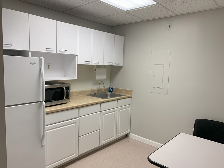 More Photos Of 3-11 Ginger Creek Village Dr, Glen Carbon Medical For Lease