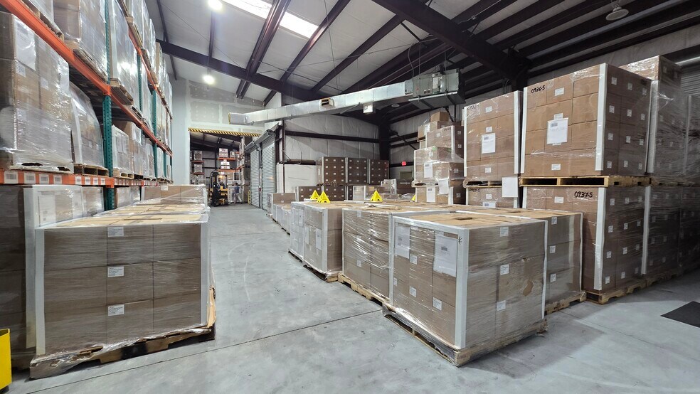 More Photos Of 8575 Somerset Dr, Largo Light Manufacturing For Lease