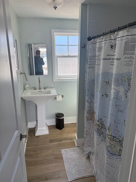 More Photos Of 202 Crescent St, Fort Myers Beach Specialty For Lease