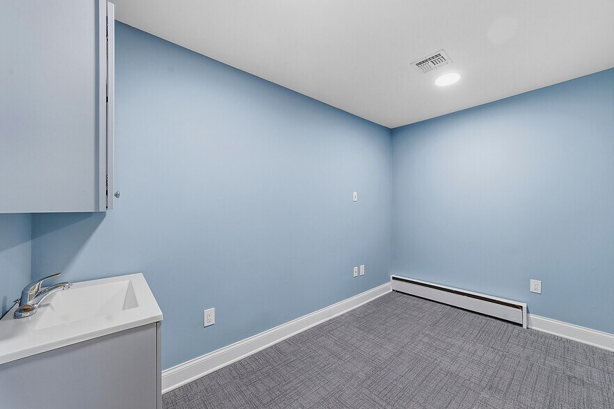 More Photos Of 333 Spotswood Englishtown Rd, Monroe Township Medical For Sale