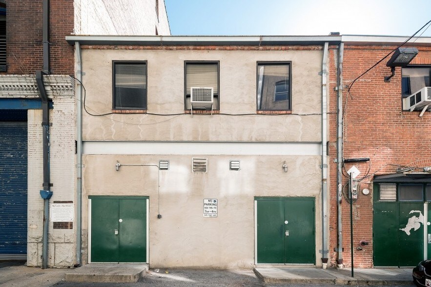 More Photos Of 316-318 Guilford Ave, Baltimore Bar For Sale
