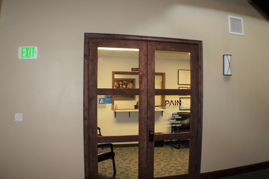 More Photos Of 2620 Commercial Way, Rock Springs Medical For Lease