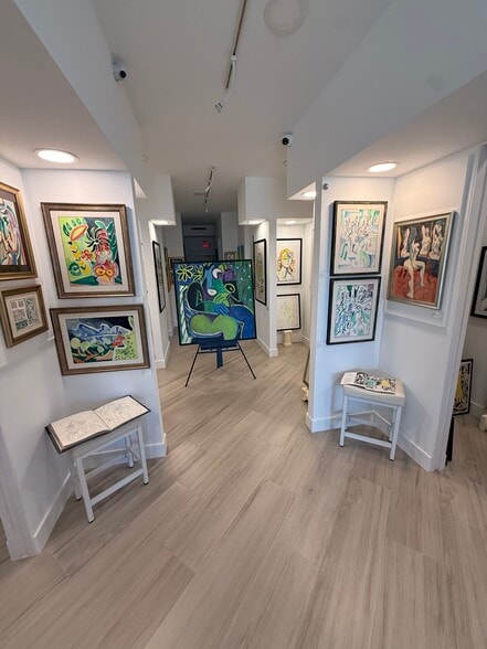 More Photos Of 374 13th Ave S, Naples General Retail For Lease