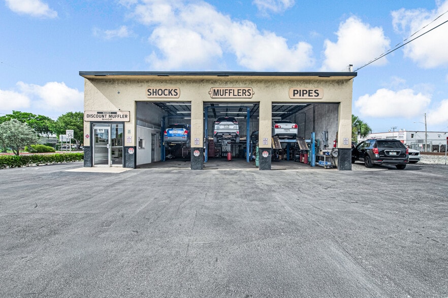 More Photos Of 925 N Federal Hwy, Boynton Beach Auto Repair For Sale