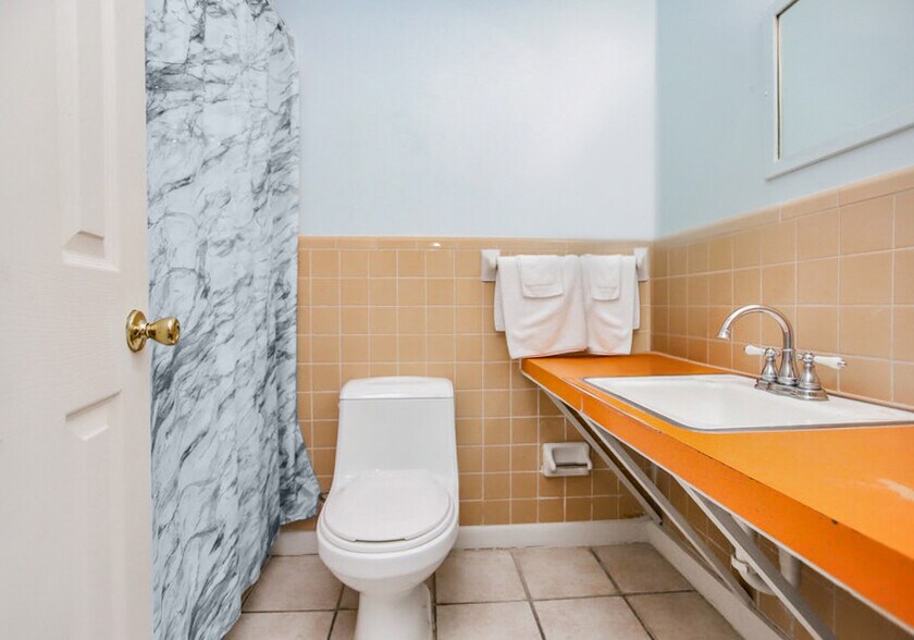 More Photos Of 1801 S 5th St, Leesville Hotel For Sale