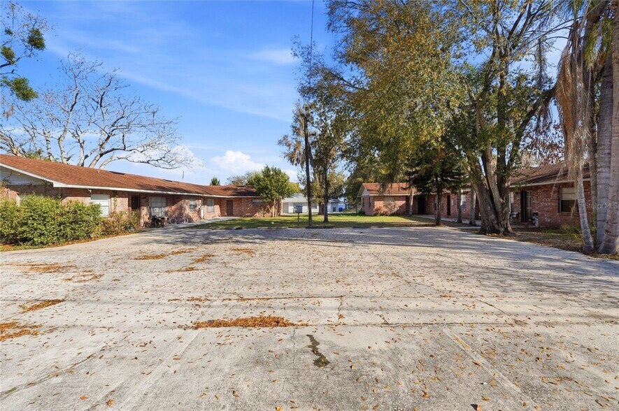 More Photos Of 2300 W Cannon Ter NW, Winter Haven Apartments For Sale