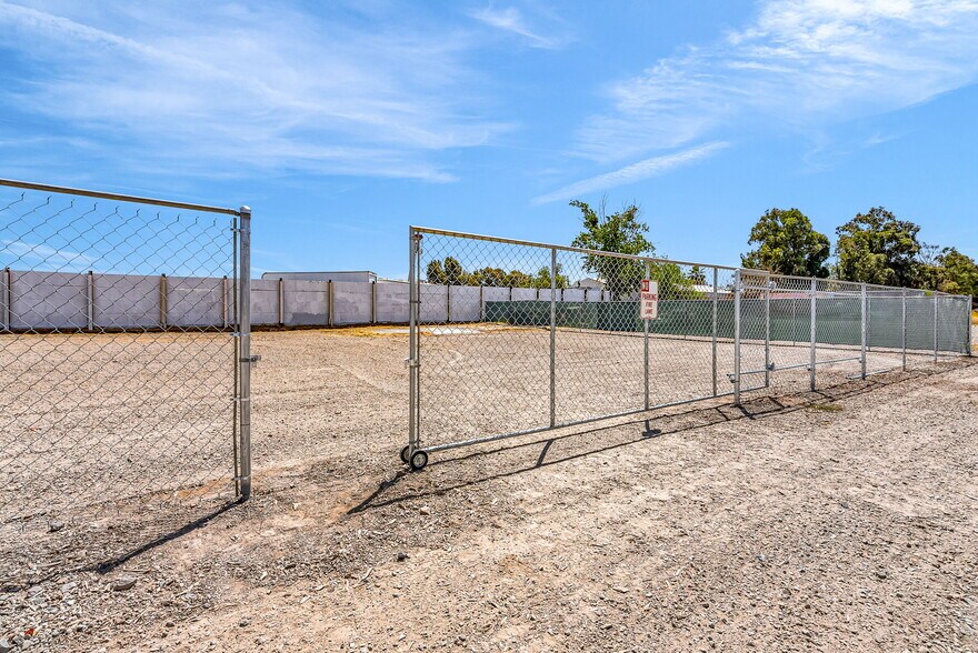 More Photos Of 6181 Brentwood Blvd, Brentwood Land For Lease