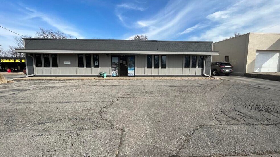 More Photos Of 5805 Fleur Dr, Des Moines Storefront Retail Office For Sale
