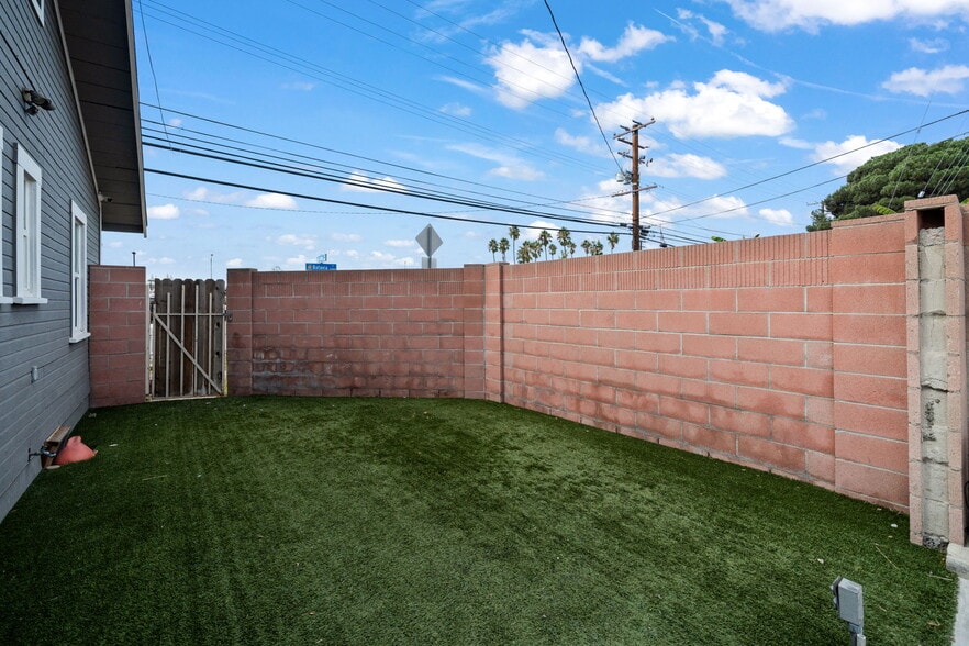 More Photos Of 2283 N Batavia St, Orange Contractor Storage Yard For Sale