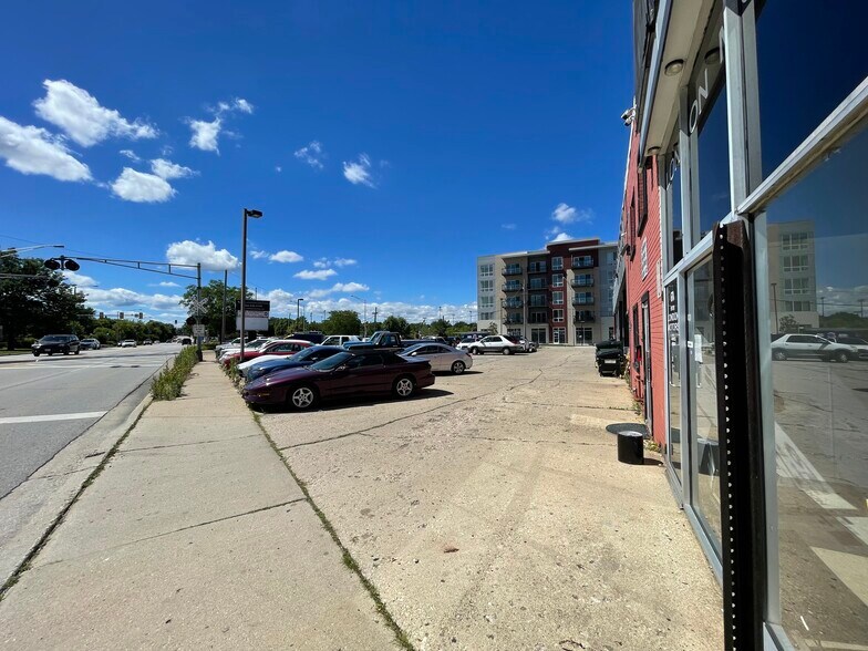 More Photos Of 666 E Northwest Hwy, Arlington Heights Land For Sale