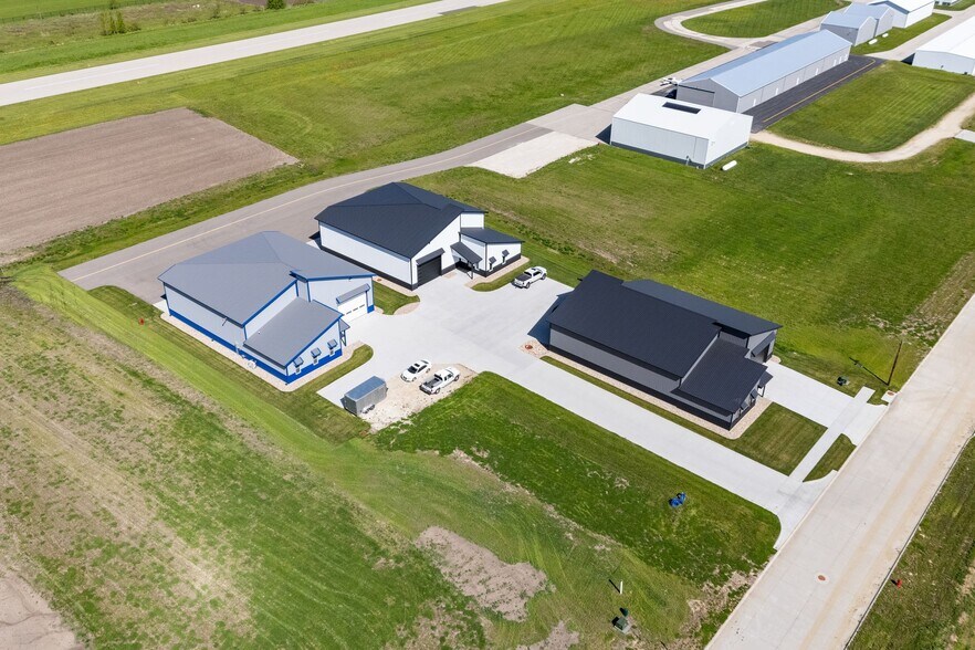 More Photos Of 530 Aircom Dr, Marion Airplane Hangar For Sale