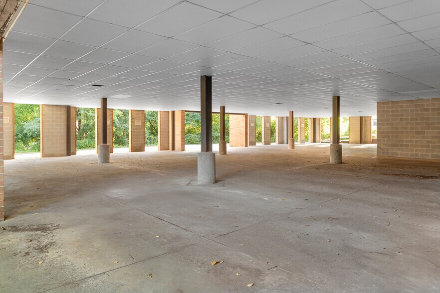 More Photos Of 8748 Brecksville Rd, Brecksville Office For Lease