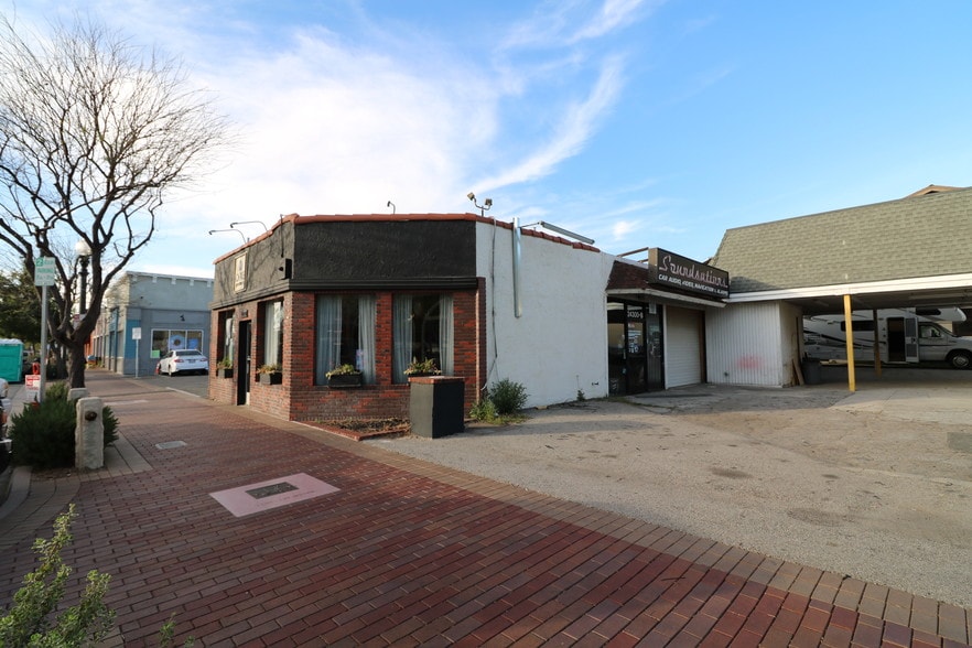 More Photos Of 24300 Main St, Newhall Restaurant For Sale