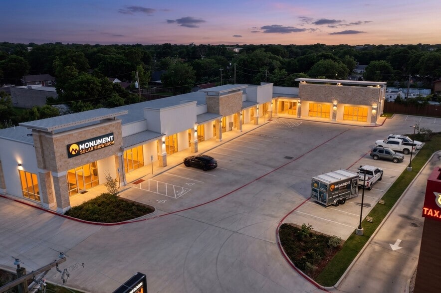 Primary Photo Of 325 N Saginaw Blvd, Saginaw Storefront Retail Office For Lease