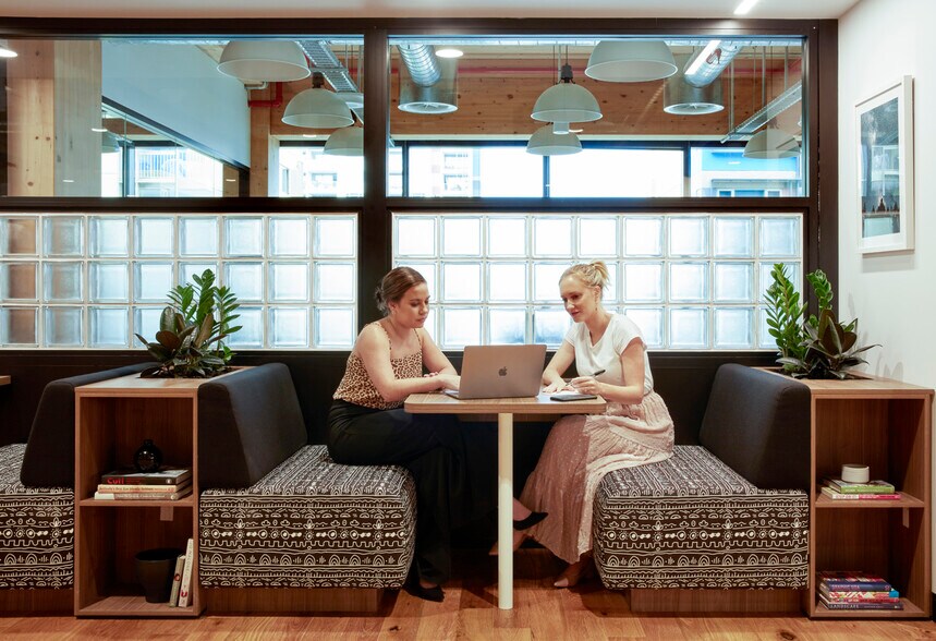 More Photos Of 221 W 6th St, Austin Office For Lease