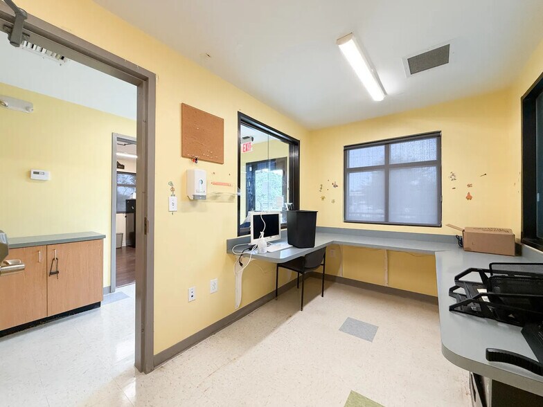 More Photos Of 3500 Kabel Dr, New Orleans Medical For Sale