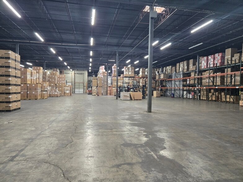 More Photos Of 830 Fairway Dr, Bensenville Distribution For Lease