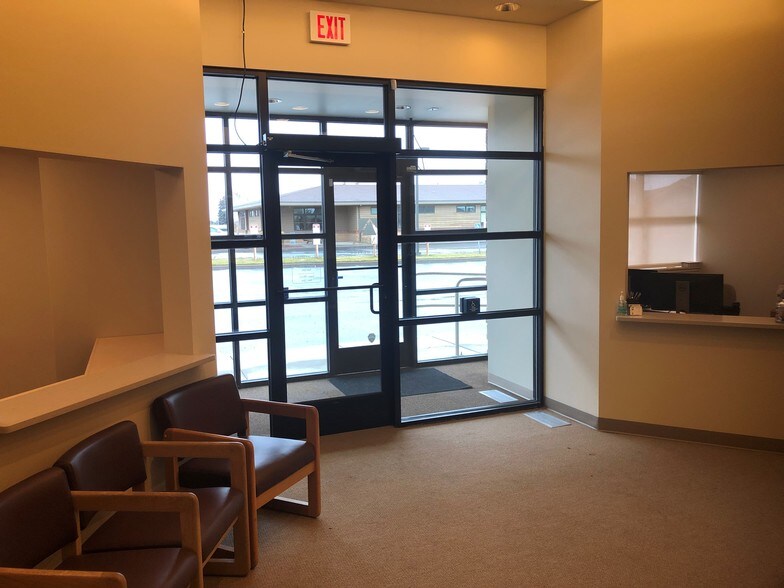 More Photos Of 111 NW Larch Ave, Redmond Office For Sale